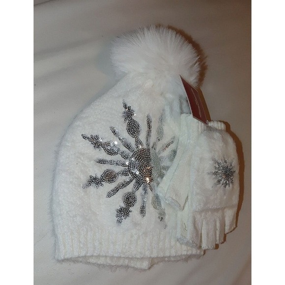 Holiday Time Accessories - Super Soft White‎ Beanie & Gloves